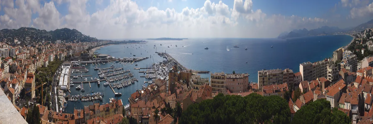 Image Installateur borne de recharge Cannes