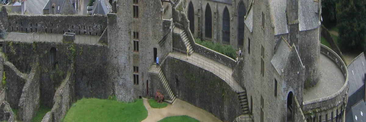 Image Installateur borne de recharge Fougères