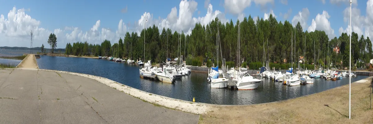 Image Installateur borne de recharge Lacanau