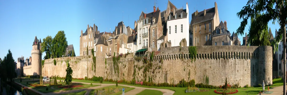 image-installateur-borne-de-recharge-vannes.webp Image Installateur borne de recharge Vannes